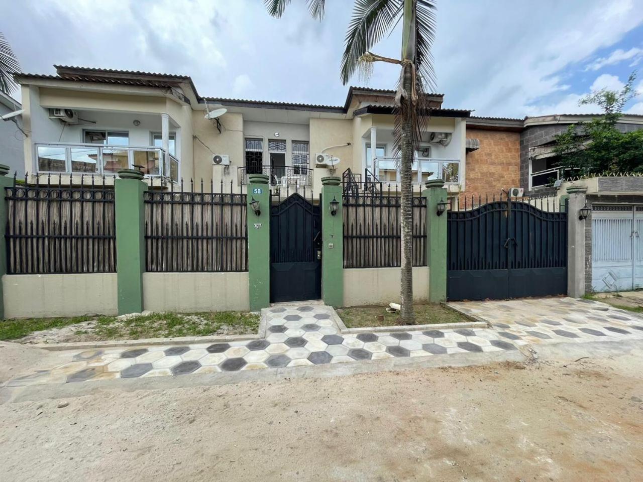 Residences Hotels Sejours Affaires Abidjan Esterno foto