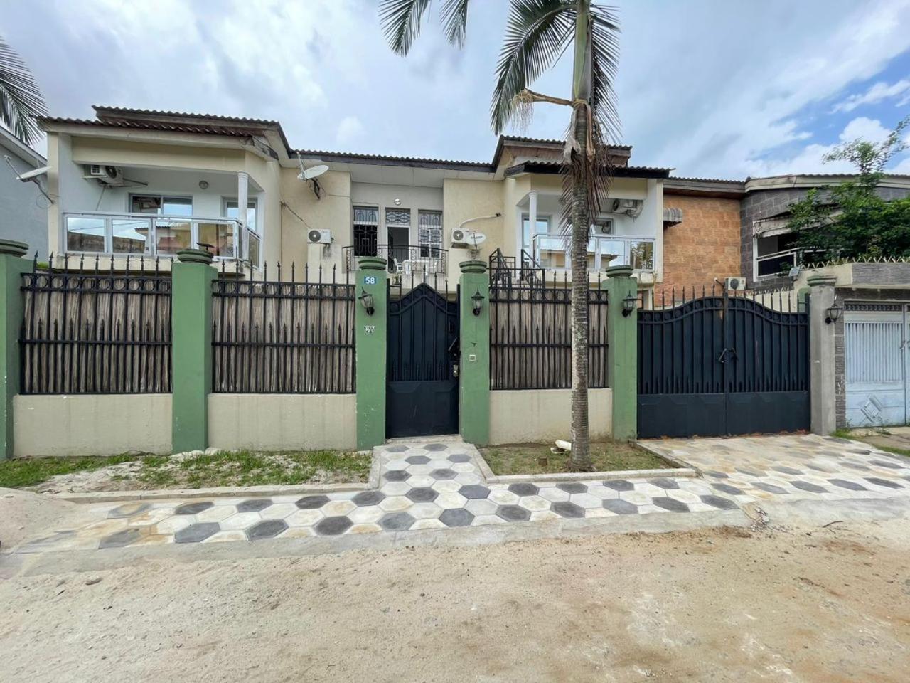 Residences Hotels Sejours Affaires Abidjan Esterno foto